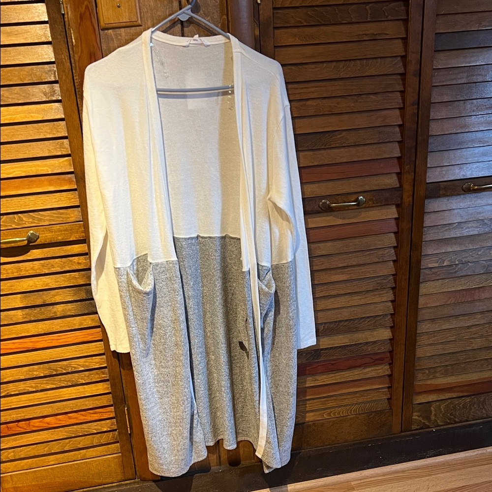 Elegant Two-Tone Open Front Cardigan